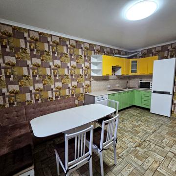 Європейського Союзу просп. (Правди), 43