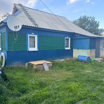 Продам будинок в с.Озера,центр села,на 25 сотках землі.