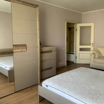 Героїв Дніпра вул., 75