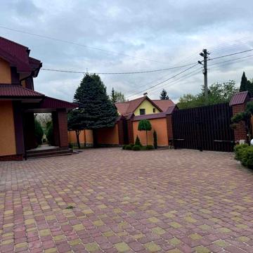 Здам будинок є свій сад, альтанка, гараж