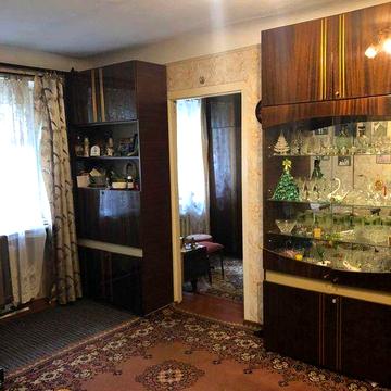 Продам дешево трехкомнатную квартиру в центре