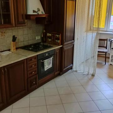 Академіка Євгена Лазаренка вул., 48а