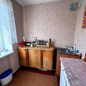 Продам 3х кімнатну квартиру. Р-н Черемушек (44 магазин).