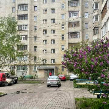 Металургів вул., 16