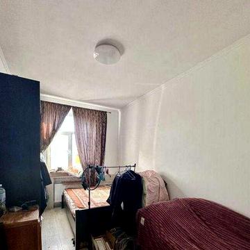 У продажу двокімнатна квартира біля Корпусного парку