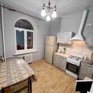 Дмитра Яворницького просп. (Карла Маркса), 100