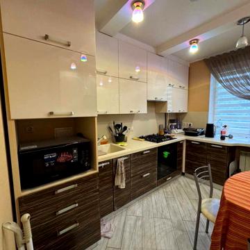 3-кімнатна квартира з євроремонтом по вул. Печенізька 9 Татарка