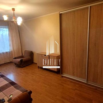 Леся курбаса, 9