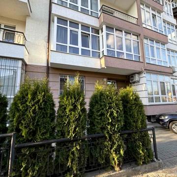 Варшавська вул., 35а