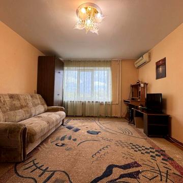 Продам 2 к.кв р-н ул. Титова (Незалежности) Чешка