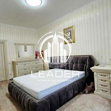 2 к. 80 м2, Коновальца, 36 Е, метро Печерская - Дворец Украина.