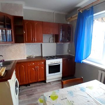 Академіка Корольова вул., 43/3