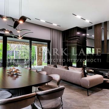 Плютовська вул., 1