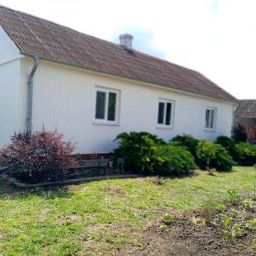 Продам будинок з Жилою літнею кухнею,3 гаражами,в 12 км.від м.Горохів!