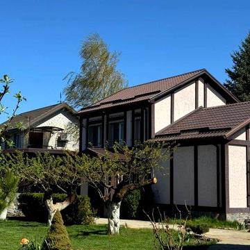 Продам шикарный 2 эт дом  берег реки Новоселовка