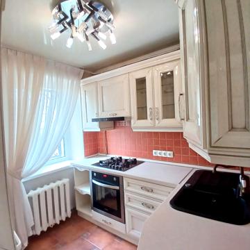 Варненська вул., 3