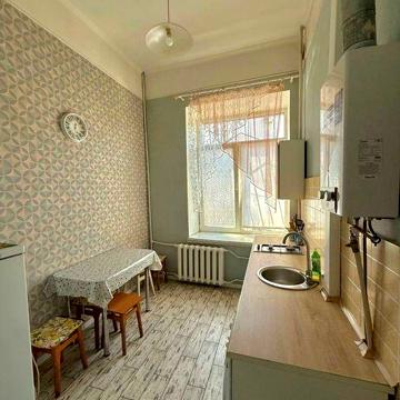 Продам 2-х комнатную сталинку в центре города!