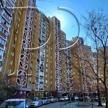 Анни Ахматової вул., 43