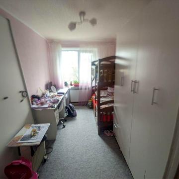 Квартира 4 кімнати 77 кв. м. продаж