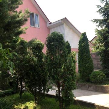 Оренда будинку  в мальовничому районi  Києва.Сезон та довготривало.