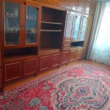 Здається трьох кімнатна квартира