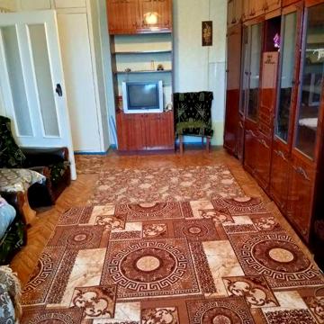 Здається в аренду однокімнатна квартира на Бамі (4000+комунальні плат)