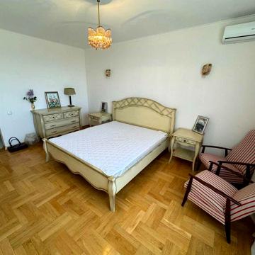 Продаж трикімнатної квартири в центрі в новобудові