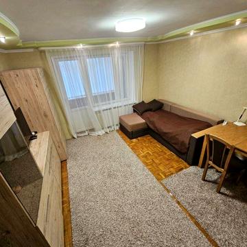 Продам 1-кім квартиру більшої площі, район 8-9 школи