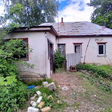 Продаж будинку у селі.