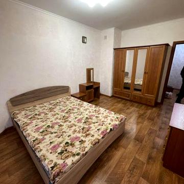 Сдам двухкомнатную квартиру Таирова Небесной Сотни