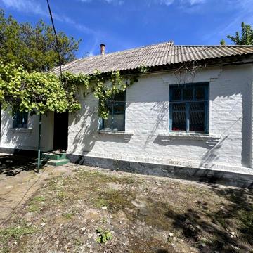 Продам цегляний будинок неподалік центру міста Узина