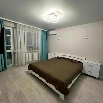 Русанівська набережна вул., 16
