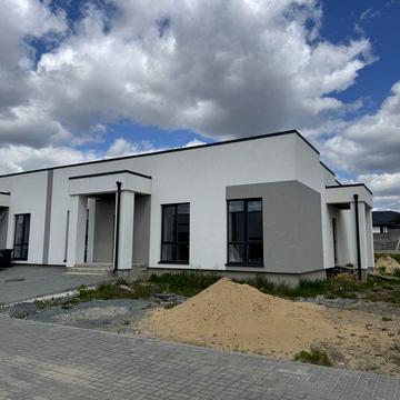 Продам готовий котедж з комунікаціями на Макарова
