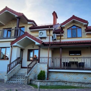 None 450000.0 USD