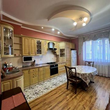 Небесної Сотні просп. (Маршала Жукова), 3А/1