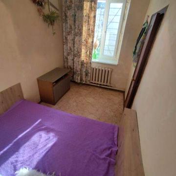 Продам двокімнатну квартиру по вул Гайдамацька, 11-а