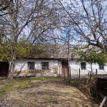 Земельна ділянка з будинком