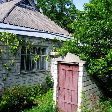 Продається будинок, розташований за 500метрів від залізничної станції.