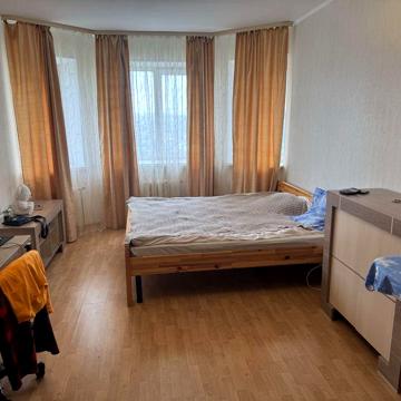 Здам велику 1к.кв.в центрі Бучі.Невелика комуналка.Облаштована.Вільна.