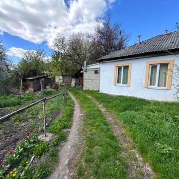 Продам пів будинку Радомишль
