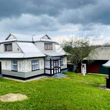 Продаж будинку (господарства) та ділянки ОСГ 51 соток в Карпатах