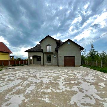 Продається будинок. Бруківка. Утеплений. Комунікації. Тепла підлога