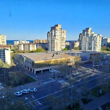 Трехкомнатная в центре, вид моря