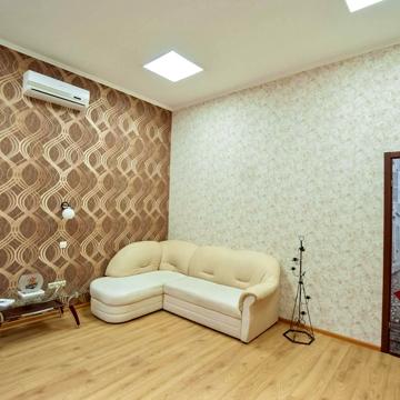 Базарна вул., 32