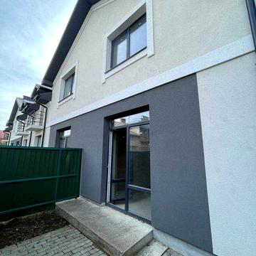 Таунхаус в Микитинцях біля річки