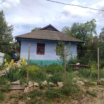 Здаю в оренду будинок   с гарним двором і огородом є сарайчики