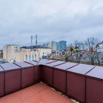 Видовая квартира в 2 уровня с новым ремонтом! Соломенская площадь.