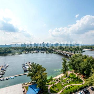Раїси Окіпної вул., 18