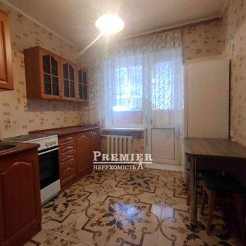 Продам 1-кімнатну квартиру з ремонтом. Кримський бульвар.