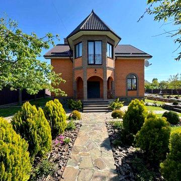 Продається будинок з басейном, укриттям та тепловим насосом!